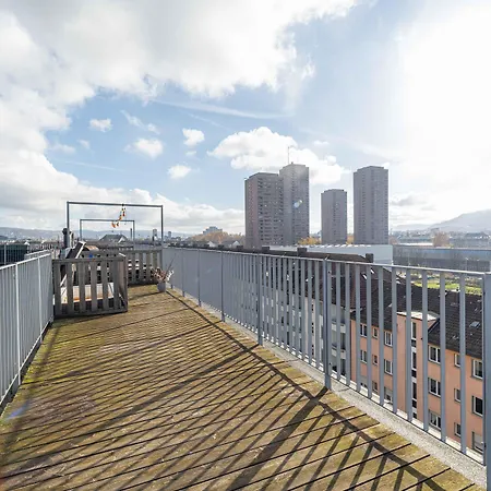 Modern 3bdr Duplex With Skyroof In Trendy West Lejlighed