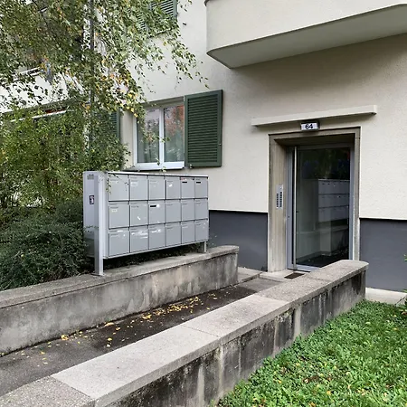 Modern 3bdr Duplex With Skyroof In Trendy West Lejlighed *