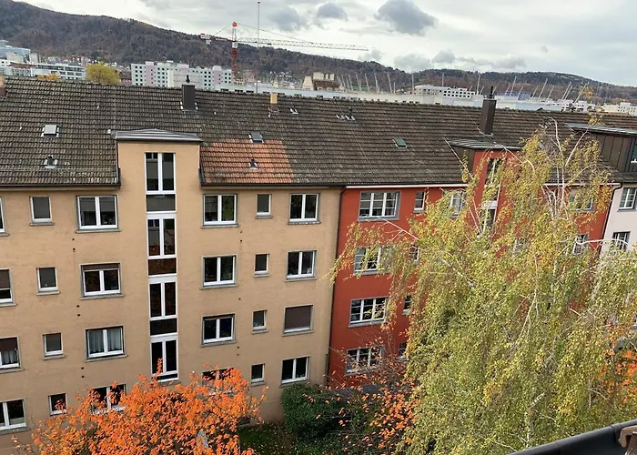 Modern 3bdr Duplex With Skyroof In Trendy West