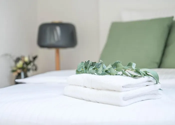 Apartman Modern 3bdr Duplex With Skyroof In Trendy West