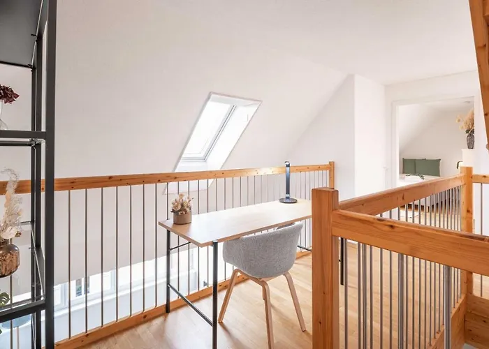 Modern 3bdr Duplex With Skyroof In Trendy West *