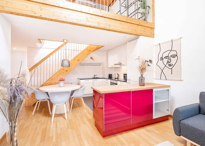 Modern 3bdr Duplex With Skyroof In Trendy West 公寓