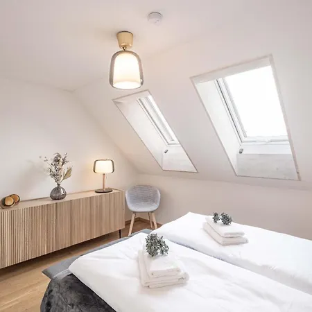 Modern 3bdr Duplex With Skyroof In Trendy West Апартаменты *