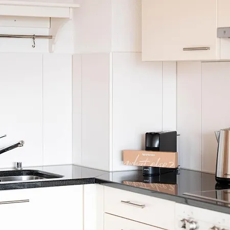 Апартаменты Modern 3bdr Duplex With Skyroof In Trendy West *