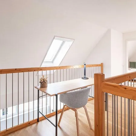 Modern 3bdr Duplex With Skyroof In Trendy West *