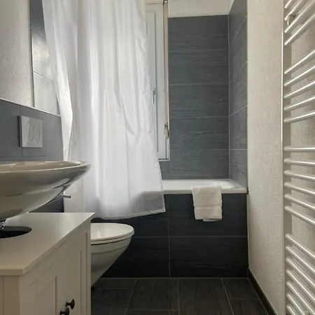 Апартаменты Modern 3bdr Duplex With Skyroof In Trendy West