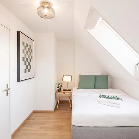 Апартаменты Modern 3bdr Duplex With Skyroof In Trendy West *