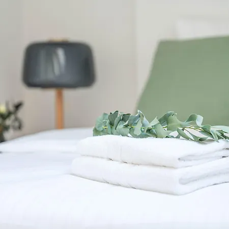 Modern 3bdr Duplex With Skyroof In Trendy West Апартаменты