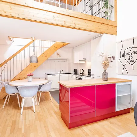 Modern 3bdr Duplex With Skyroof In Trendy West Апартаменты