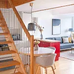 Modern 3bdr Duplex With Skyroof In Trendy West Daire Zürih
