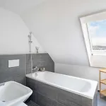 Daire Modern 3bdr Duplex With Skyroof In Trendy West *