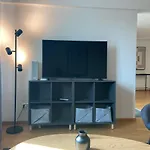 Daire Modern 3bdr Duplex With Skyroof In Trendy West *
