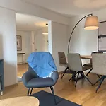 Modern 3bdr Duplex With Skyroof In Trendy West