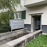 Modern 3bdr Duplex With Skyroof In Trendy West Daire *