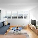 Daire Modern 3bdr Duplex With Skyroof In Trendy West