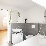 Modern 3bdr Duplex With Skyroof In Trendy West Daire *