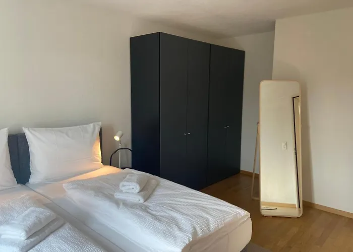 Modern 3bdr Duplex With Skyroof In Trendy West Lägenhet