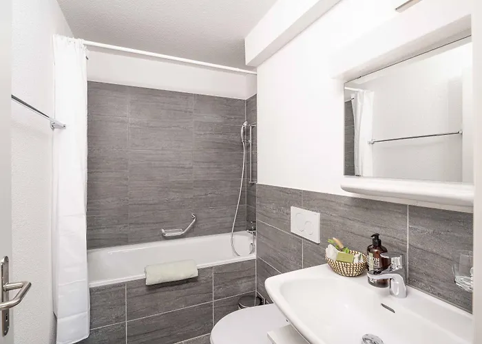 Modern 3bdr Duplex With Skyroof In Trendy West