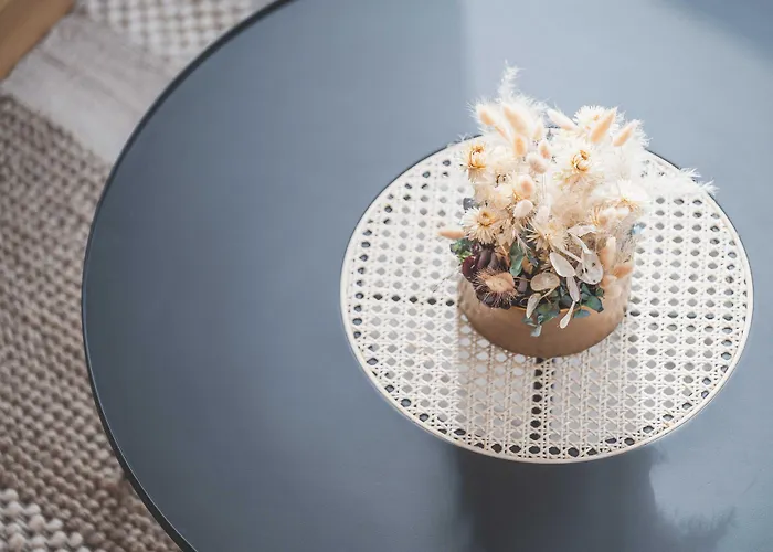 Modern 3bdr Duplex With Skyroof In Trendy West